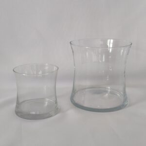 Zylindervase geschwungen